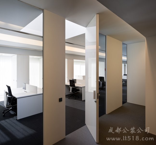 成都現(xiàn)代辦公室裝修風(fēng)格哪家工裝裝修公司好？